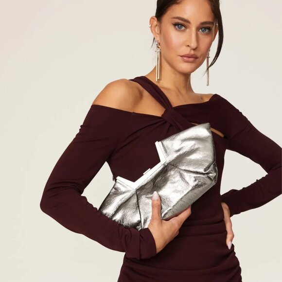 Maison Etnad | Norah Metallic Silver Leather Frame Structural Clutch Bag - Picture 2 of 7